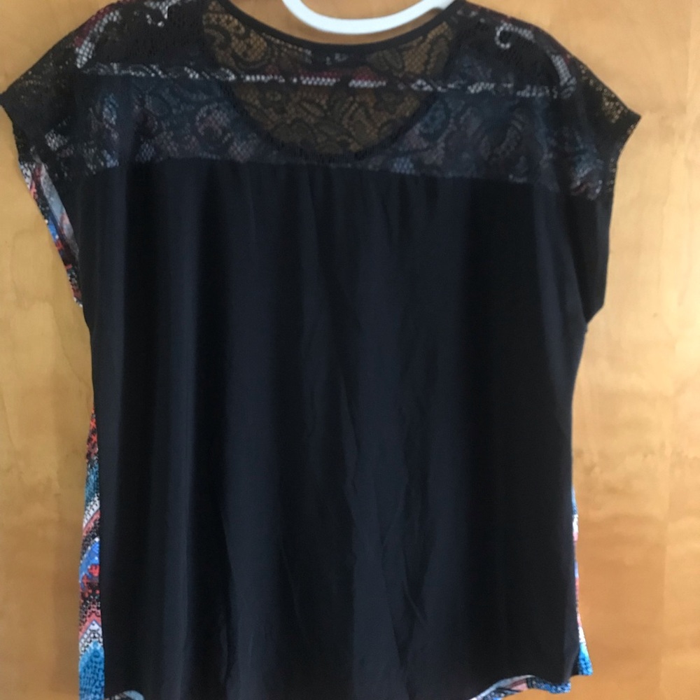 Colorful Zigzag Patterned Top - Picture 2 of 3